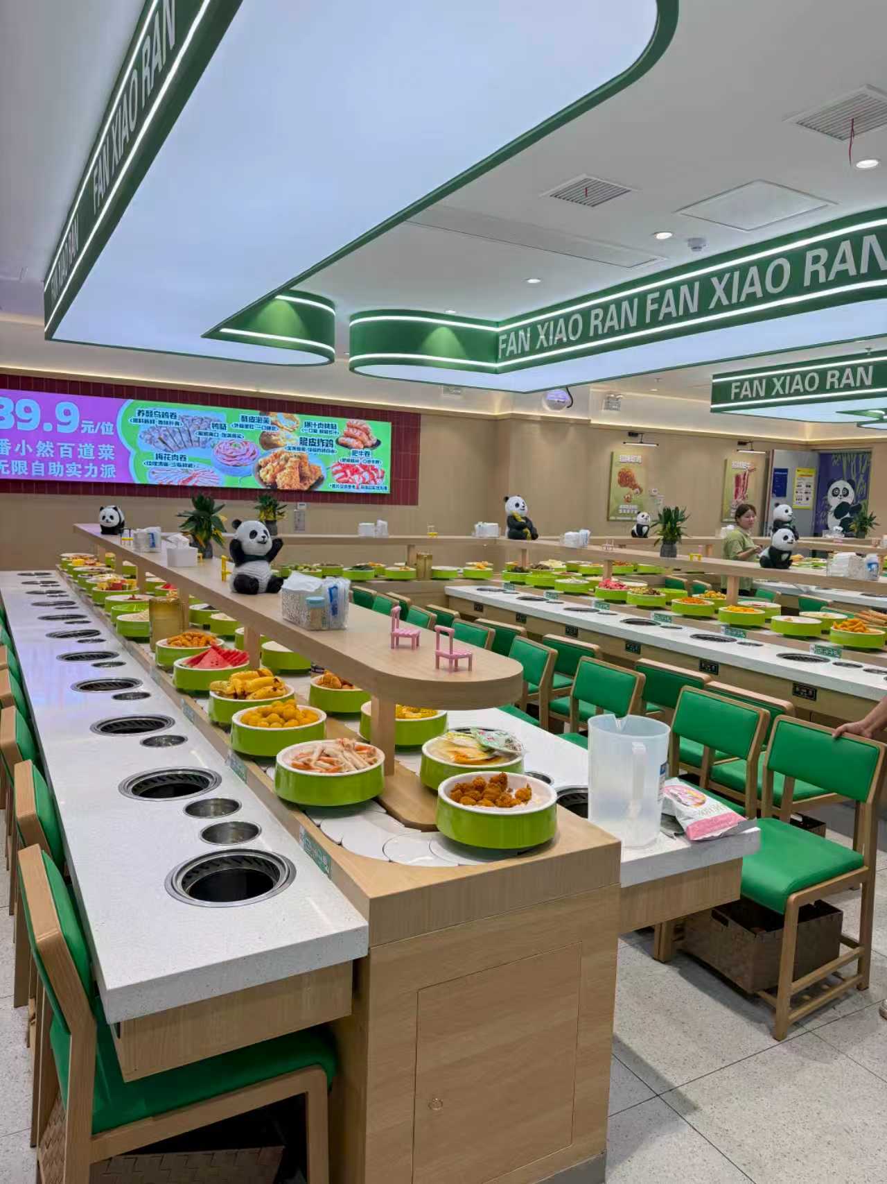 無(wú)煙旋轉(zhuǎn)火鍋設(shè)備